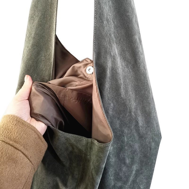 Single-shoulder suede bag